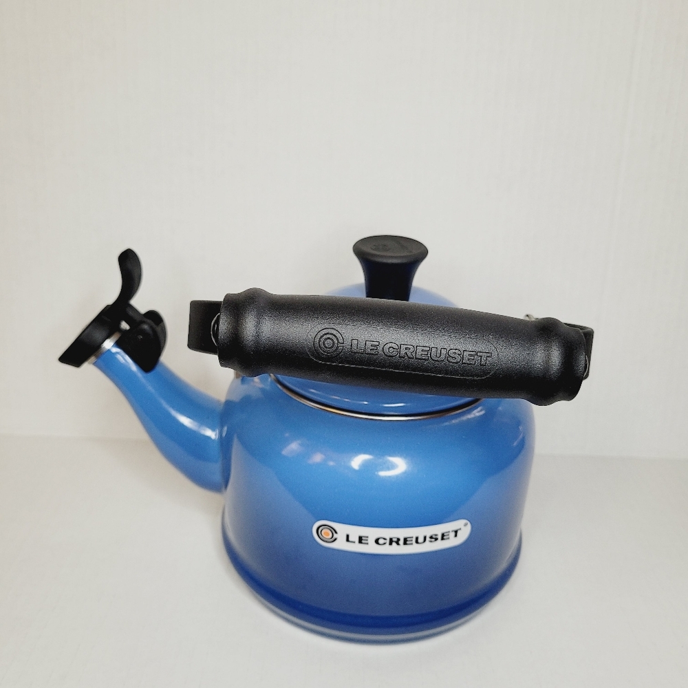 Le Creuset Enamel on Steel 1.25 Quart Demi Tea Kettle Marseille Tea Time Modern - Picture 5 of 14